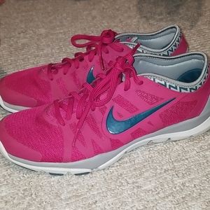 NIKE Tennis shoes